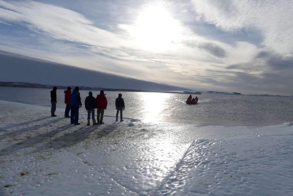 Arrivée de l'Astrolabe en Antarctique Anse du Lion 14 novembre 2018 04.jpg