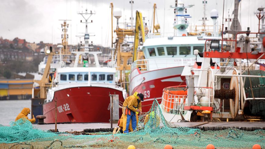 Pêcheurs à quai à Boulogne sur mer @MAXPPP