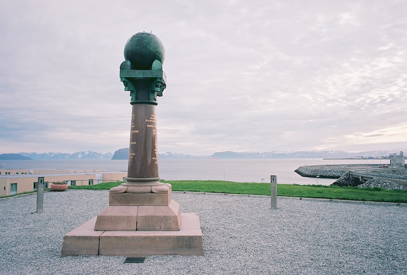 Meridian.-Struve-Hammerfest-Leica-M-Elmarit-2.8-28-asph.-Kodak-Ektar